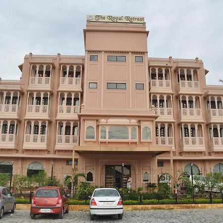The Royal Retreat Hotel Ранчи Екстериор снимка