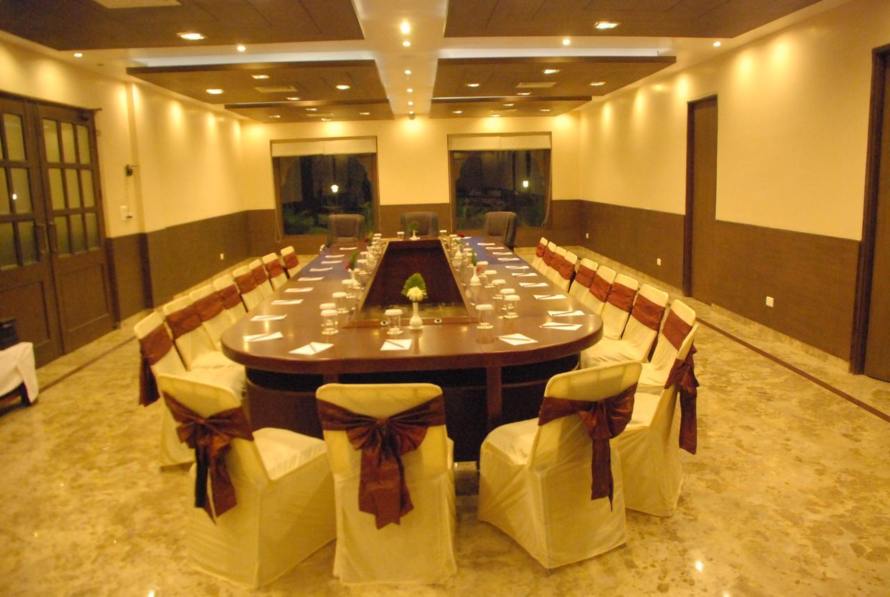 The Royal Retreat Hotel Ранчи Екстериор снимка