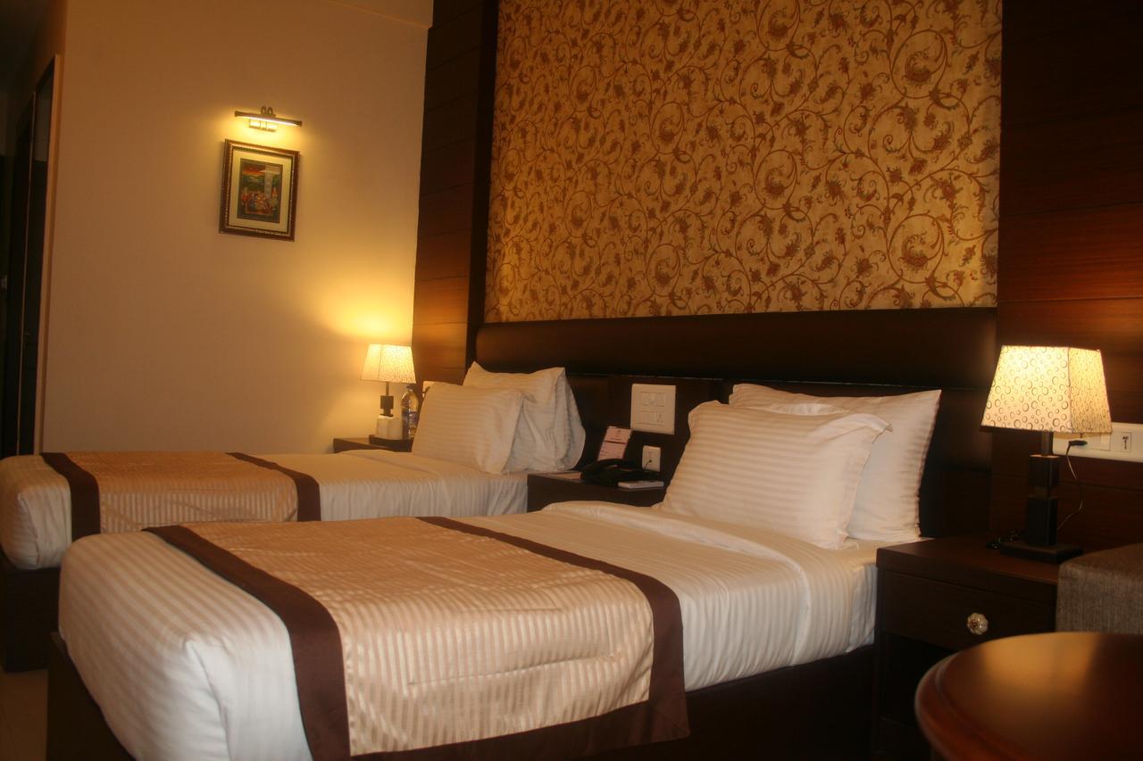The Royal Retreat Hotel Ранчи Екстериор снимка